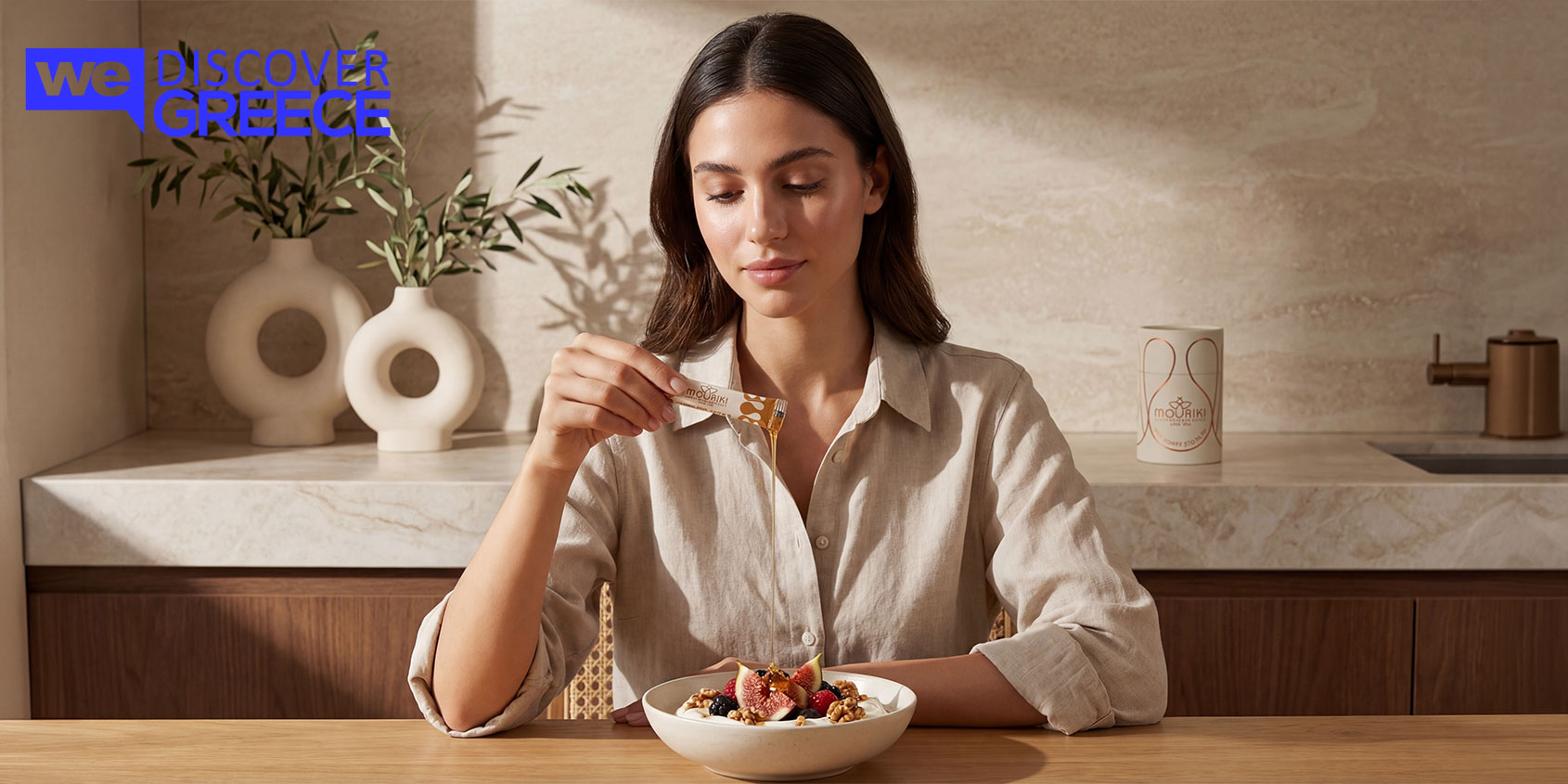 무리키(Mouriki)의 프리미엄 그리스산 참나무 꿀 스틱. 사용하기 편리한 8g 스틱 30개입으로, 진한 캐러멜 향이 나는 숲꿀입니다. 항산화 물질과 미네랄이 풍부합니다.